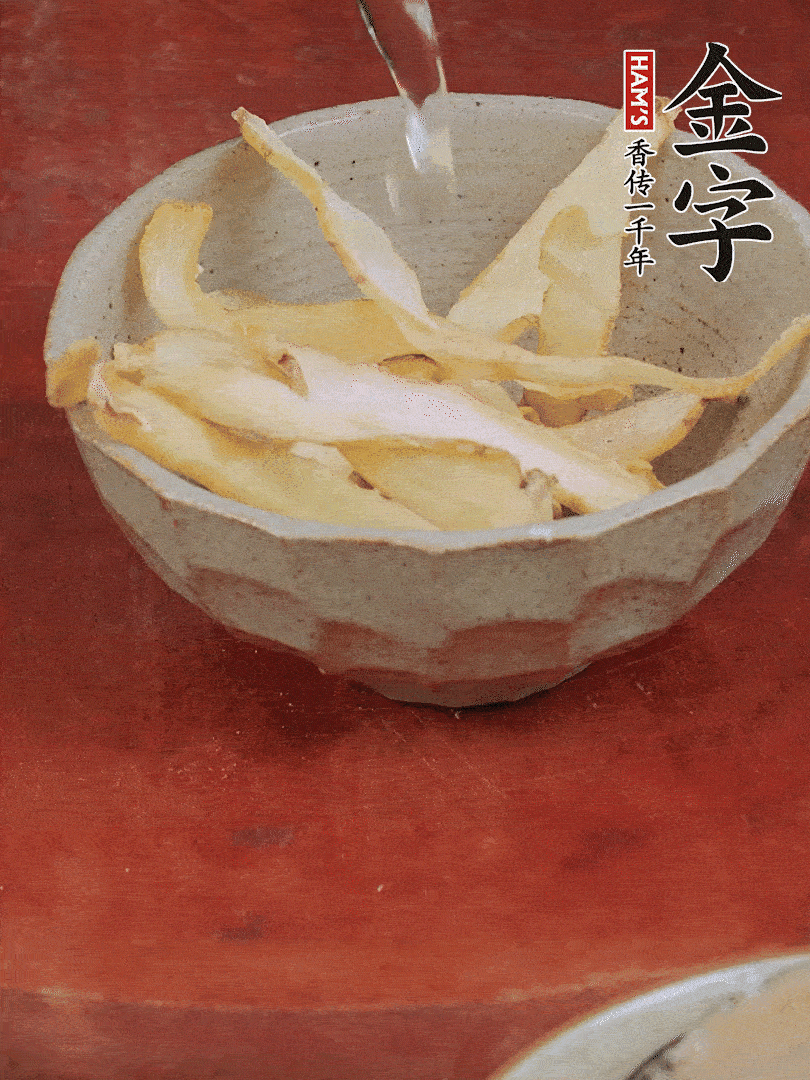 玉竹、花菇分別清水泡發(fā)。
