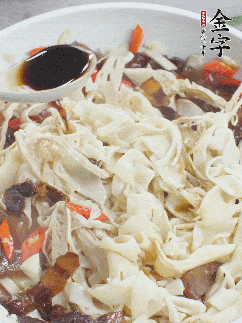 下糯米筍，淋一點生抽、蠔油調(diào)味。