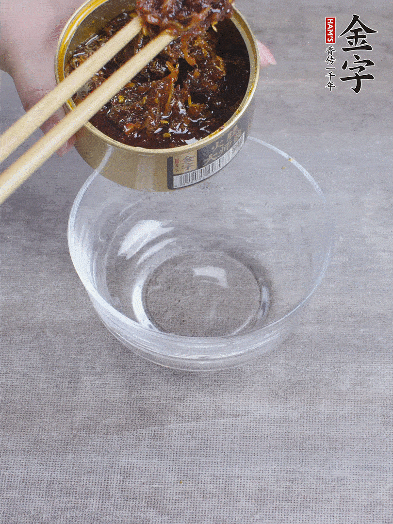 金字火腿大師醬2勺、醬油1勺、白砂糖1/2勺調(diào)勻。