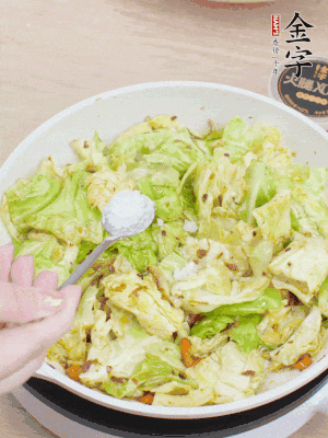 一點(diǎn)鹽、糖調(diào)味。