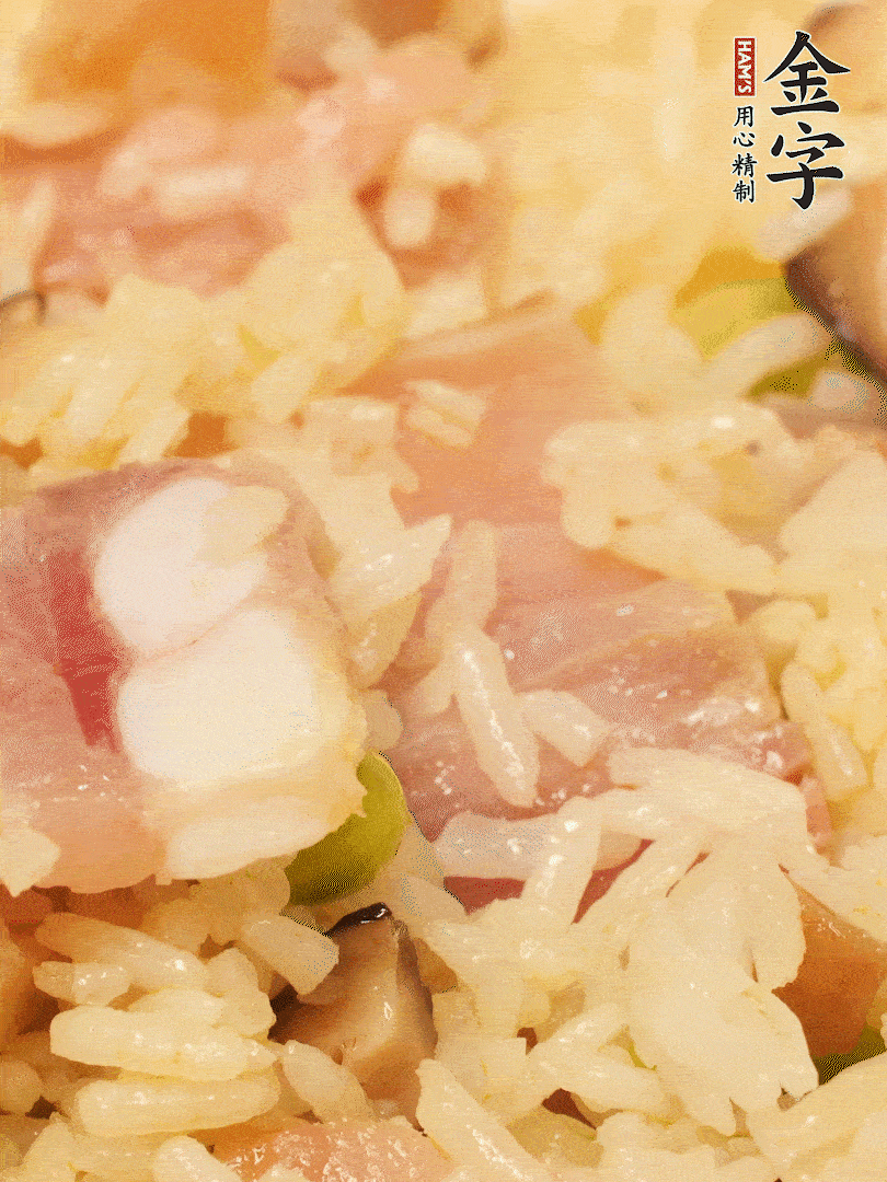 下米飯、蝦米繼續(xù)翻炒
